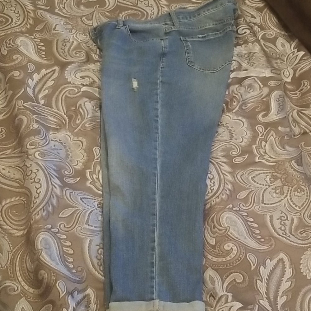 Capri Jeans - Picture 2 of 4